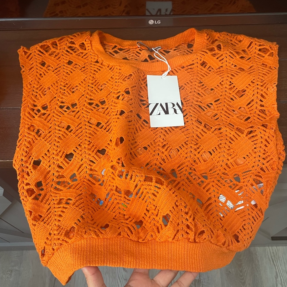 Zara top never worn
